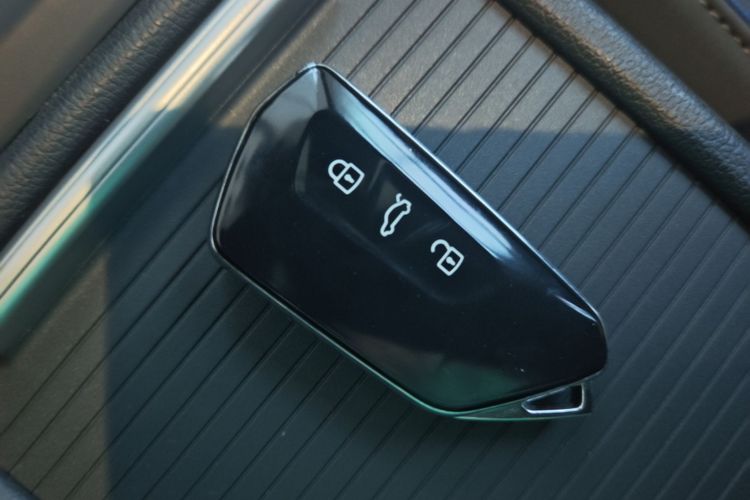 Volkswagen Golf 2024 imagen de coche #14