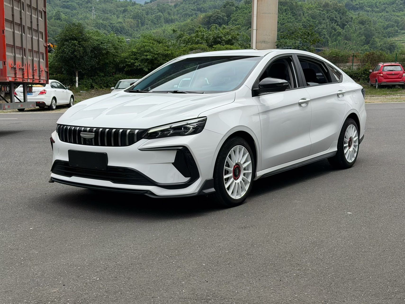 GEELY Binray 2024 immagine di auto 