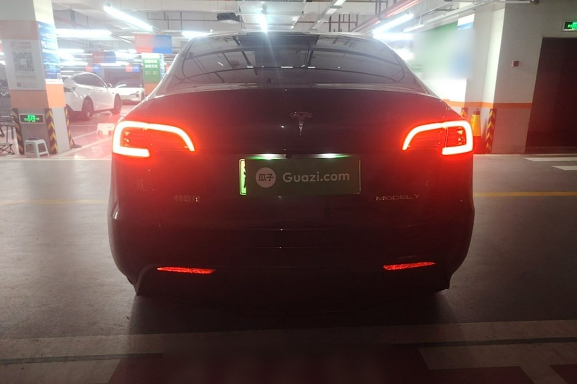 Tesla Model Y 2024 #4 Tesla Model Y 2024 car image #4
