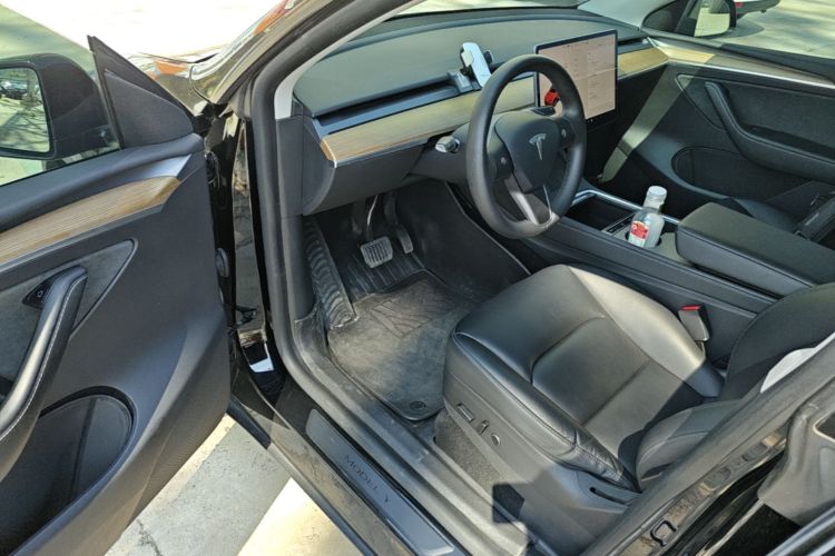 Tesla Model Y 2021 #18 Tesla Model Y 2021 car image #18