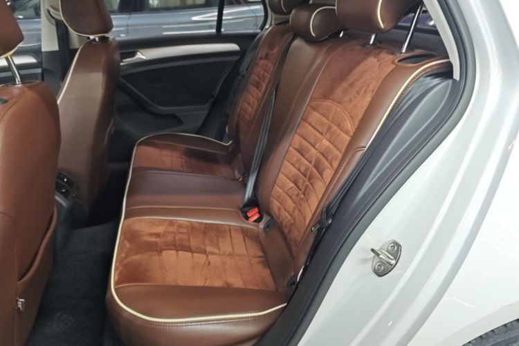 Volkswagen Golf 2018 car image #17