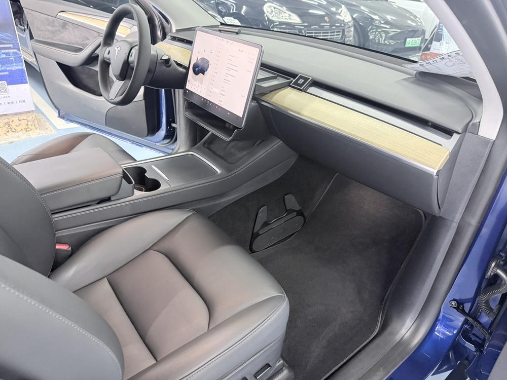 Tesla Model Y 2022 #9 Tesla Model Y 2022 car image #9