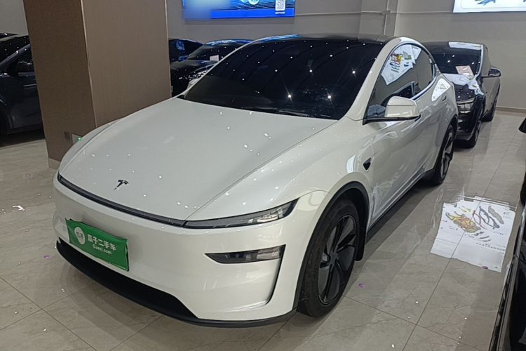Tesla Model Y 2025 #2 Tesla Model Y 2025 car image #2