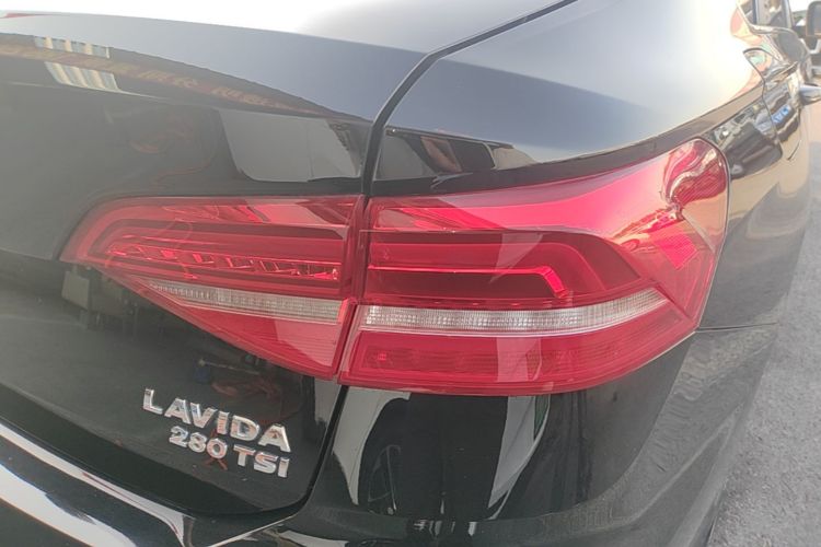 Volkswagen Lavida 2018 car image #8