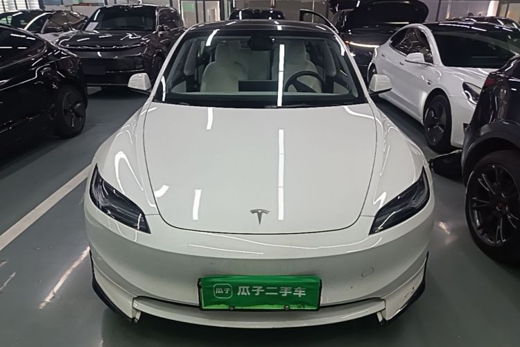 Tesla Model 3 2023 car image #3