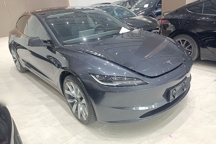 Tesla Model 3 2025 car image #4
