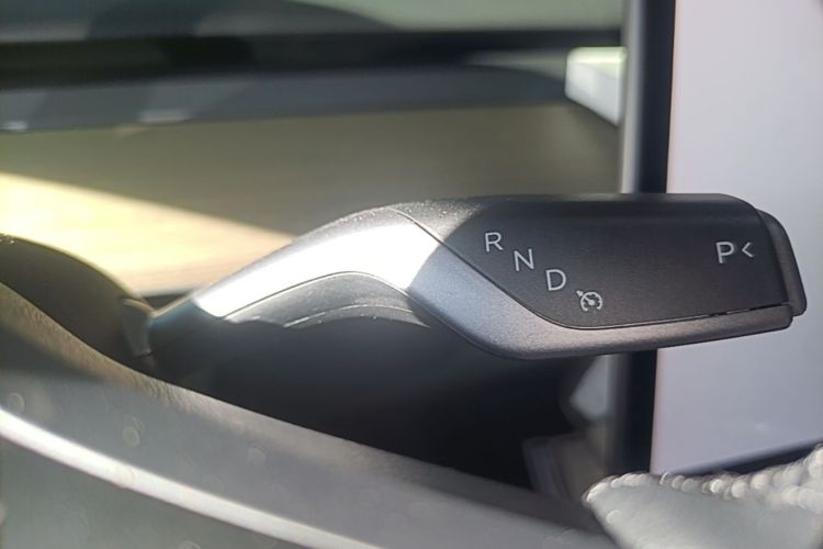 Tesla Model Y 2023 #14 Tesla Model Y 2023 car image #14
