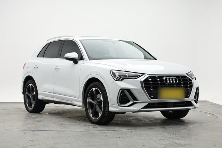 Audi Q3 2022 car image #4