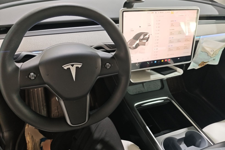 Tesla Model Y 2024 #10 Tesla Model Y 2024 car image #10