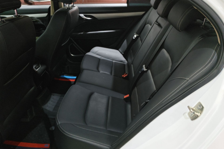 GEELY Emgrand 2019 #17 GEELY Emgrand 2019 car image #17