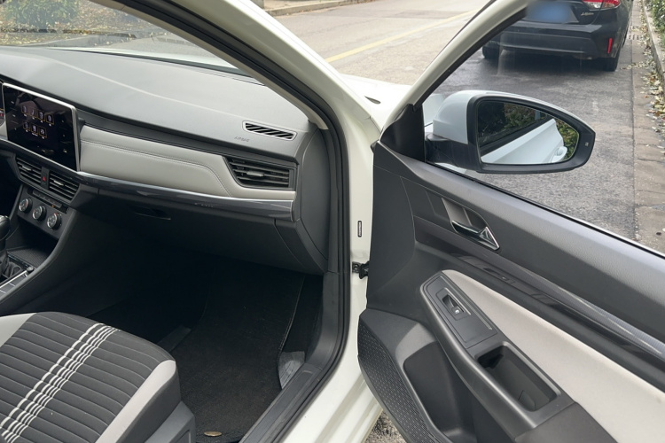 Volkswagen Bora 2023 car image #16