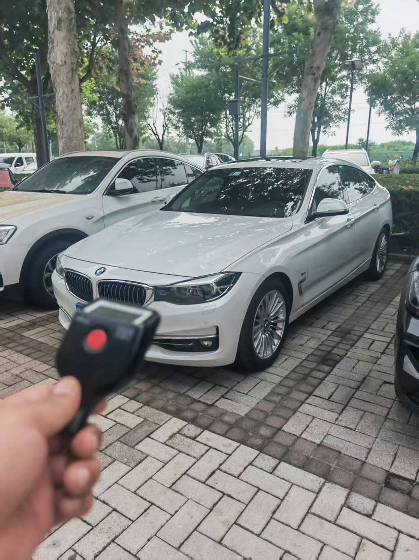 BMW 3 Series GT 2017 BMW 3 Series GT 2017 car image