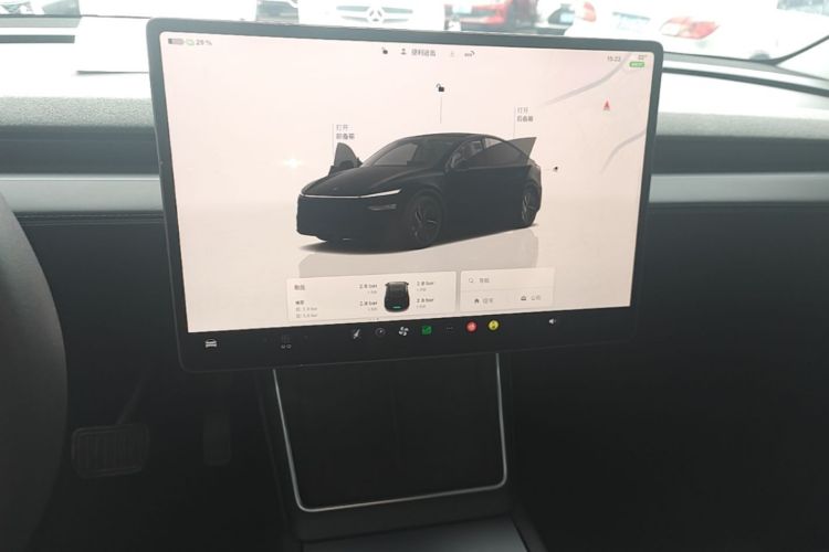 Tesla Model Y 2025 #13 Tesla Model Y 2025 car image #13