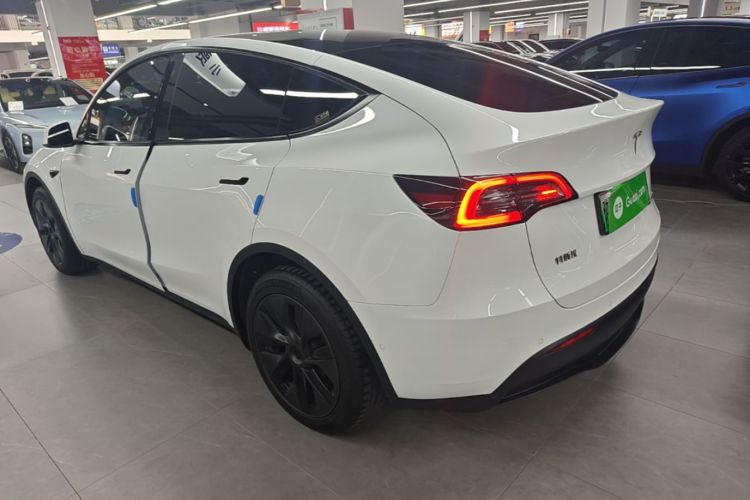 Tesla Model Y 2023 #5 Tesla Model Y 2023 car image #5