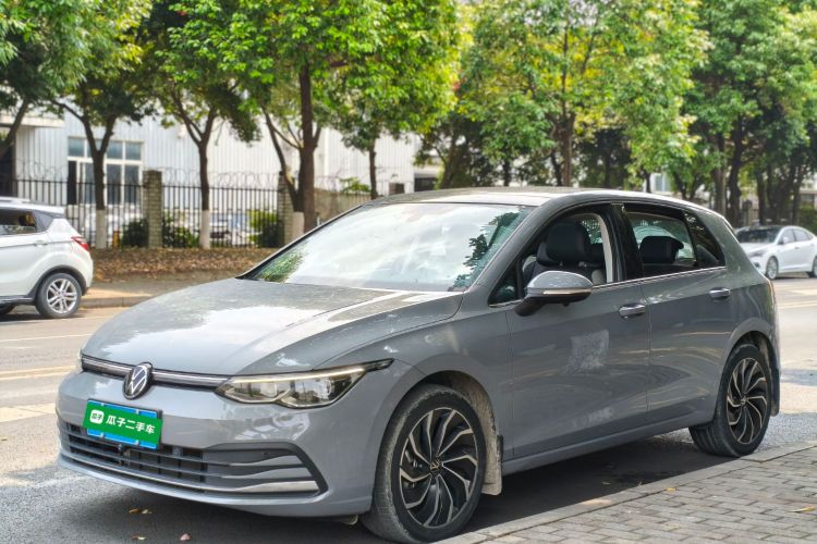 Volkswagen Golf 2023 car image #2