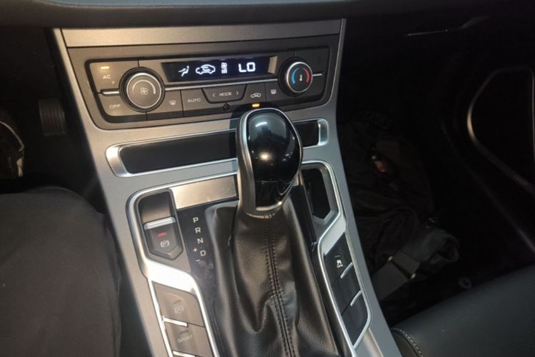GEELY Emgrand 2019 car image #14