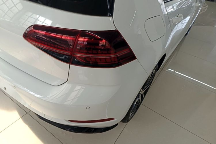 Volkswagen Golf 2020 car image #8