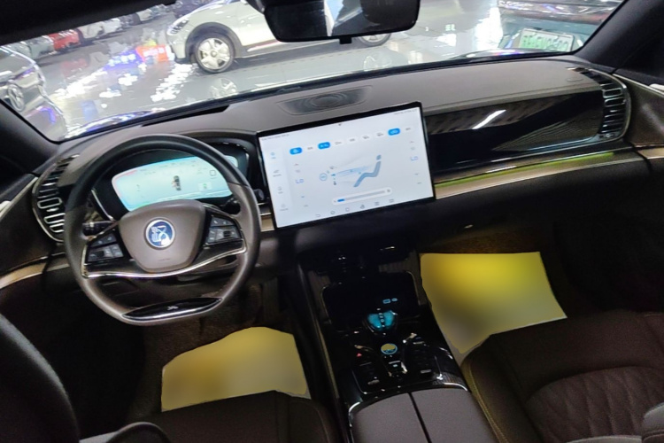 BYD Han 2023 car image #10