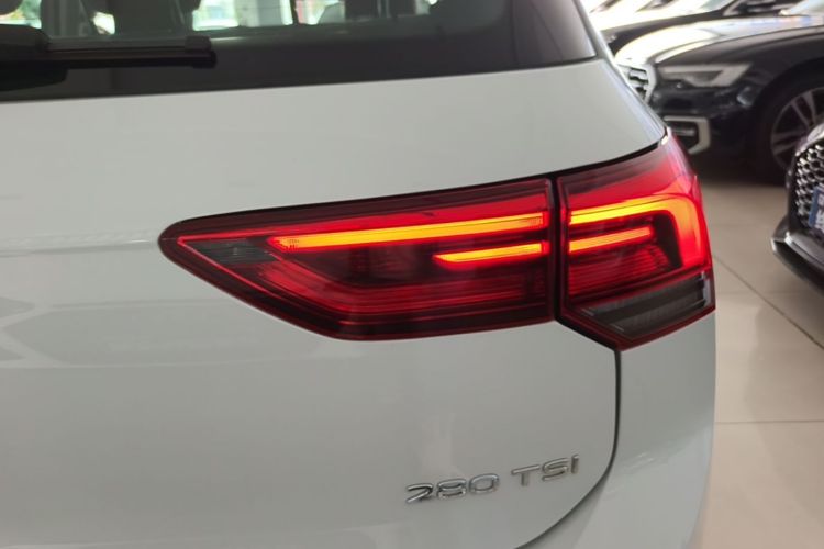 Volkswagen Golf 2024 car image #8