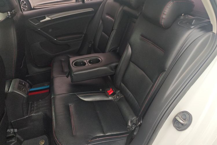 Volkswagen Golf 2017 car image #19
