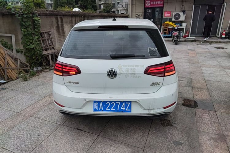 Volkswagen Golf 2019 car image #6