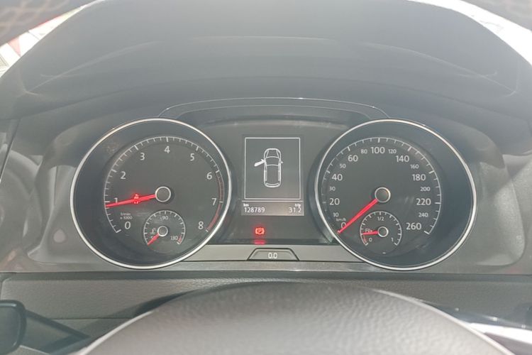 Volkswagen Golf 2017 car image #12