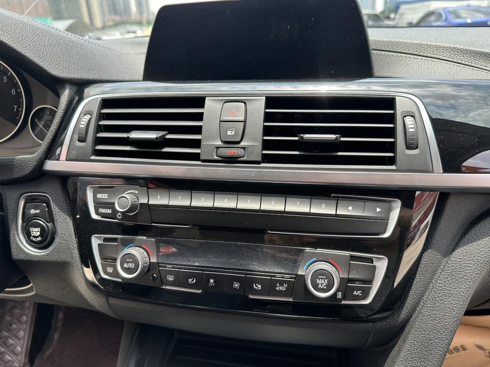 BMW 3 Series 2018 car image #13