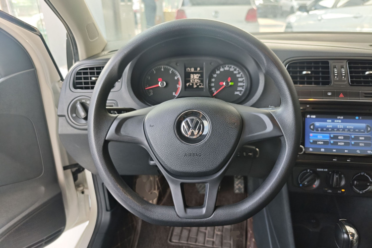 Volkswagen Polo 2017 #11 Volkswagen Polo 2017 car image #11