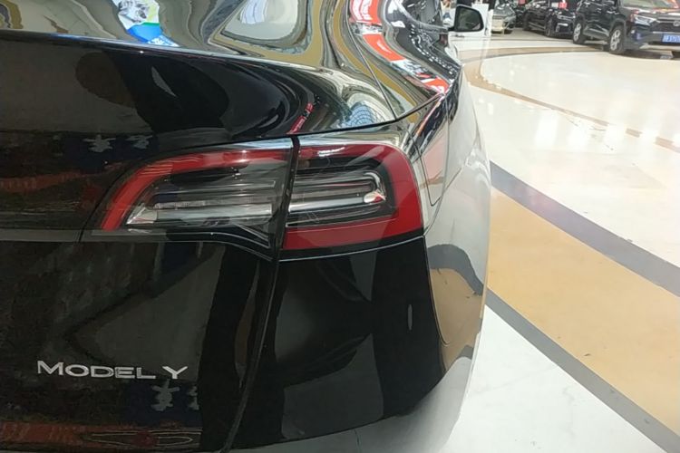 Tesla Model Y 2022 #8 Tesla Model Y 2022 car image #8