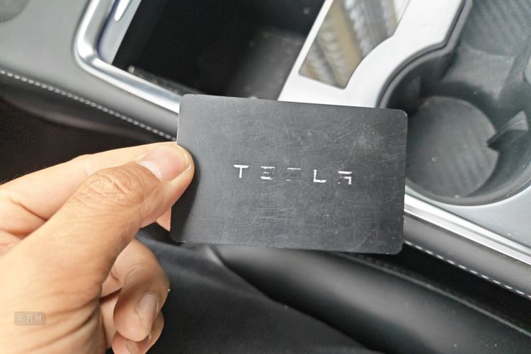 Tesla Model 3 2022 car image #10