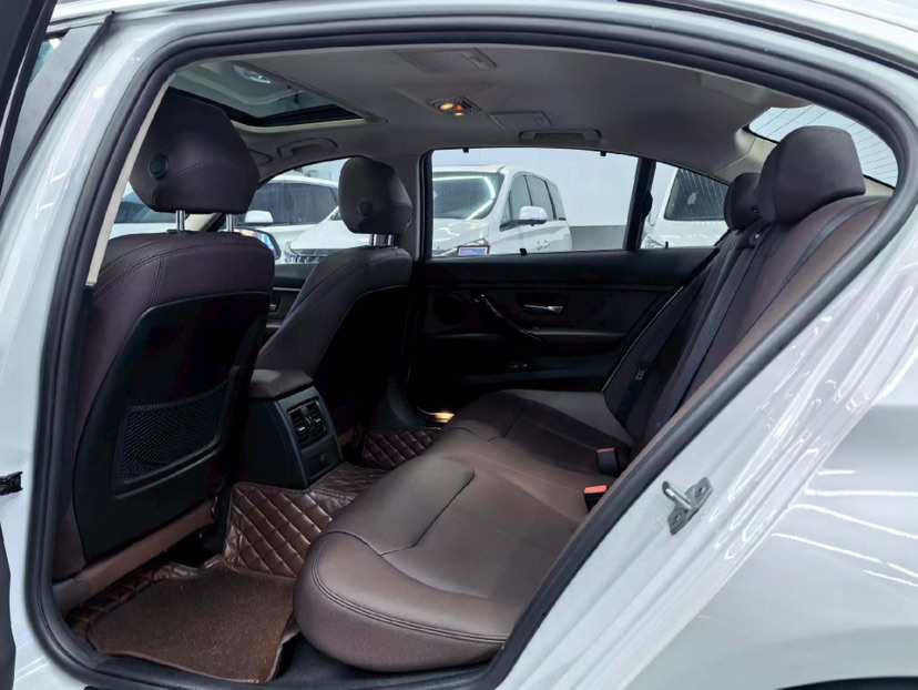 BMW 3 Series 2019 car image #6