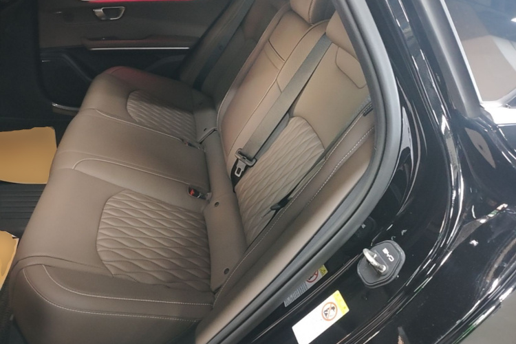 BYD Han 2024 immagine di auto #17