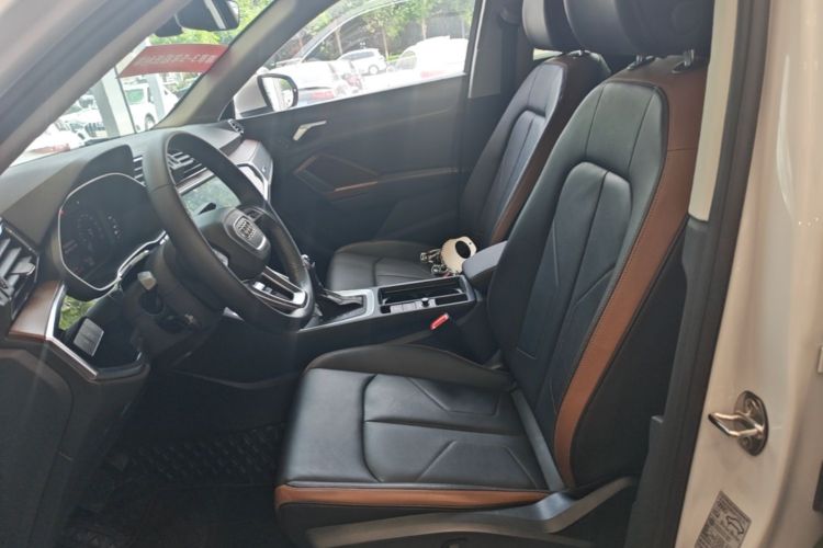 Audi Q3 2021 car image #15