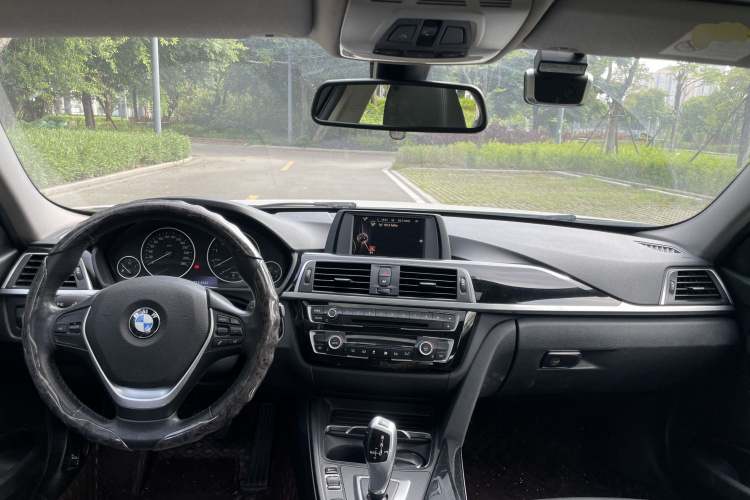 BMW 3 Series 2017 car image #10