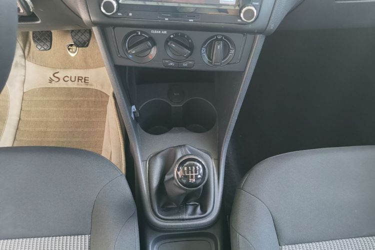 Volkswagen Polo 2017 car image #14