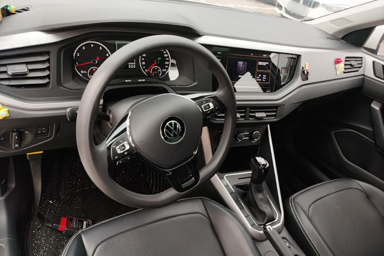 Volkswagen Polo 2022 car image #10
