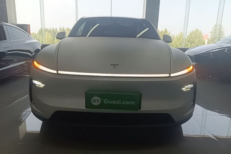 Tesla Model Y 2025 #3 Tesla Model Y 2025 car image #3