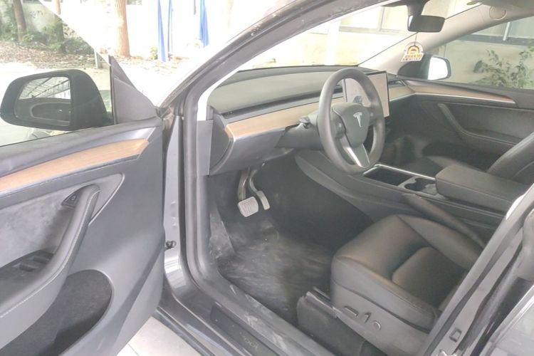 Tesla Model Y 2021 #16 Tesla Model Y 2021 car image #16