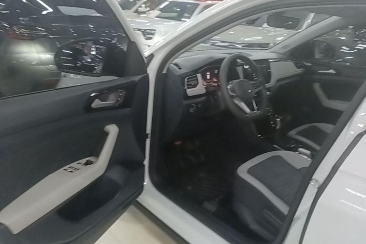 Volkswagen Tharu 2025 car image #12