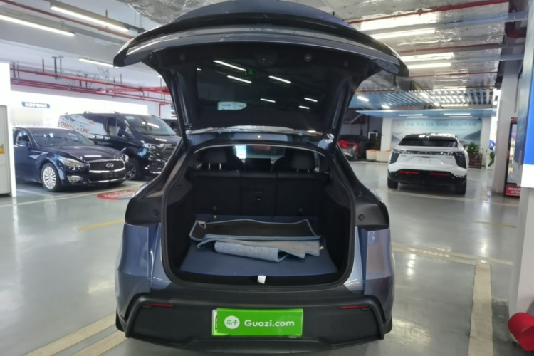 Tesla Model Y 2025 #21 Tesla Model Y 2025 immagine di auto #21