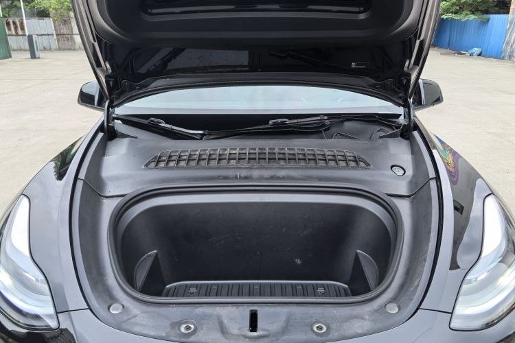 Tesla Model Y 2023 car image #21