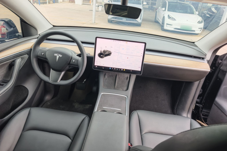 Tesla Model Y 2021 #9 Tesla Model Y 2021 car image #9