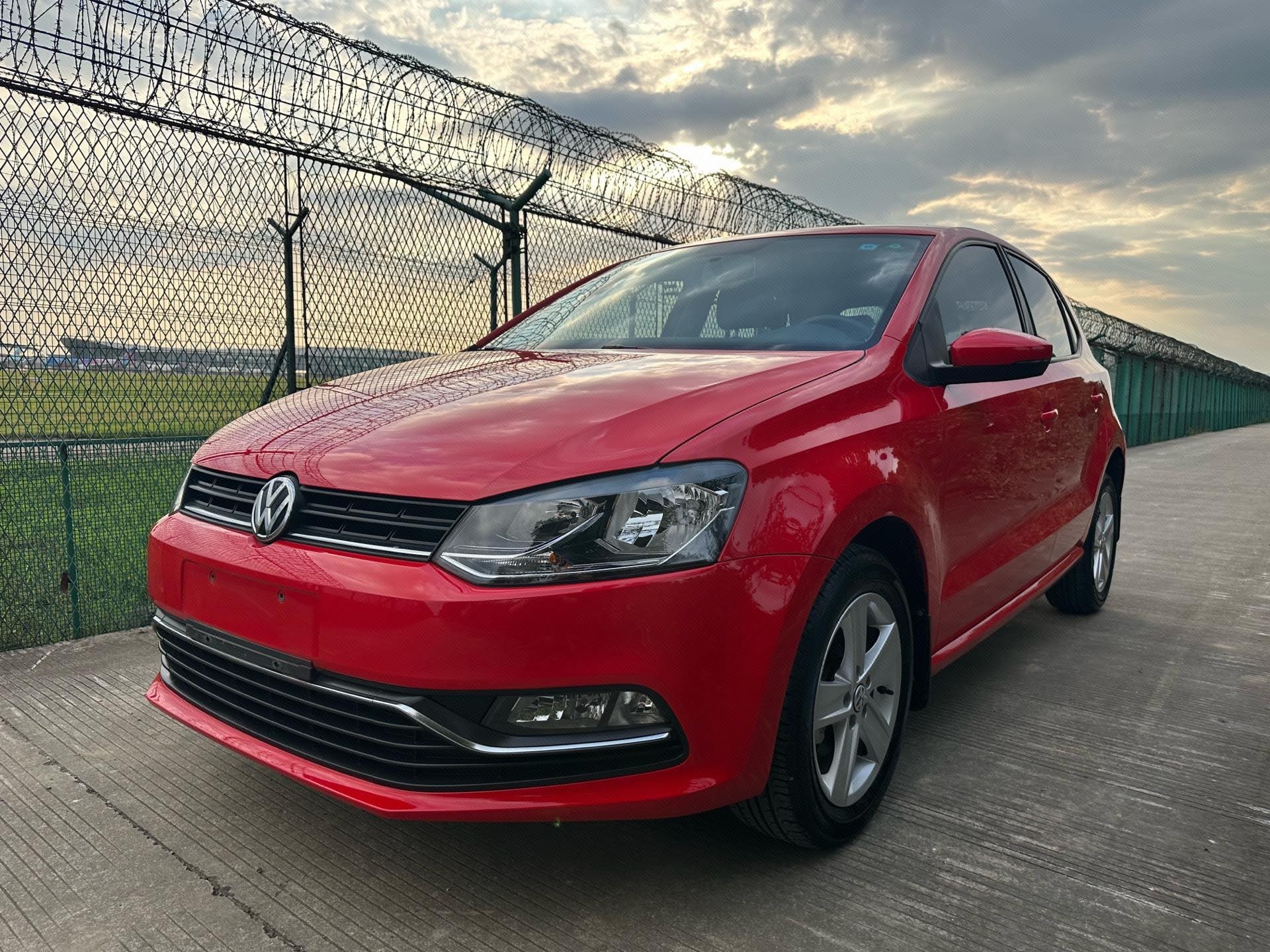 Volkswagen Polo 2016 car image 