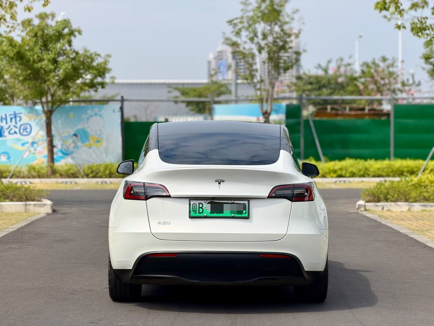 Tesla Model Y 2023 car image #7