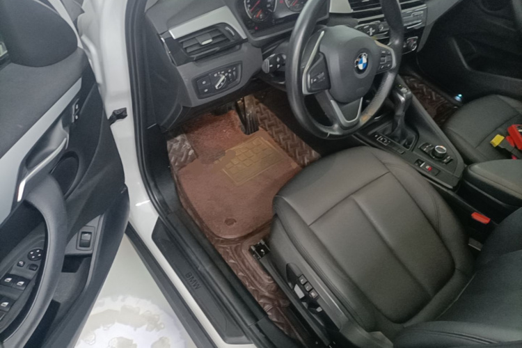 BMW X1 2019 car image #16