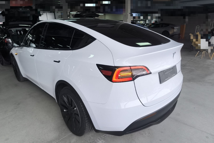 Tesla Model Y 2023 #5 Tesla Model Y 2023 car image #5