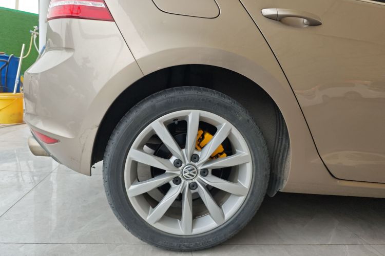 Volkswagen Golf 2015 car image #10