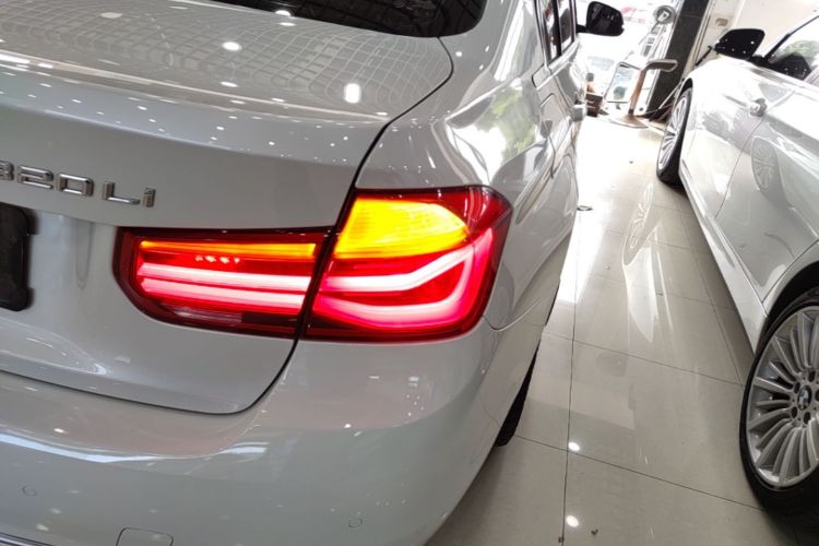 BMW 3 Series 2018 #8 BMW 3 Series 2018 car image #8