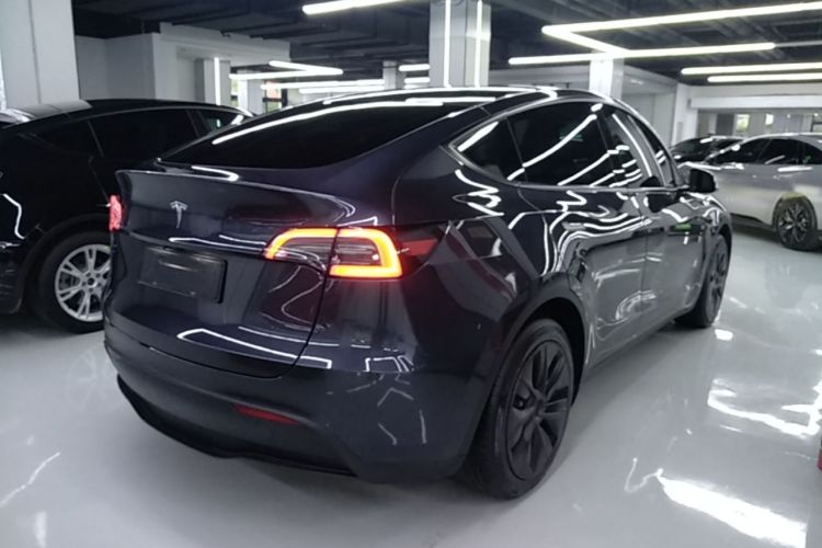 Tesla Model Y 2024 #7 Tesla Model Y 2024 immagine di auto #7