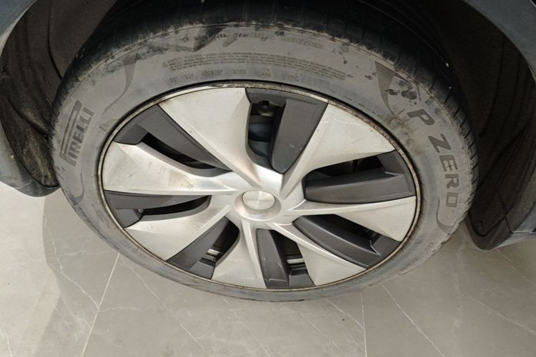 Tesla Model Y 2022 car image #10